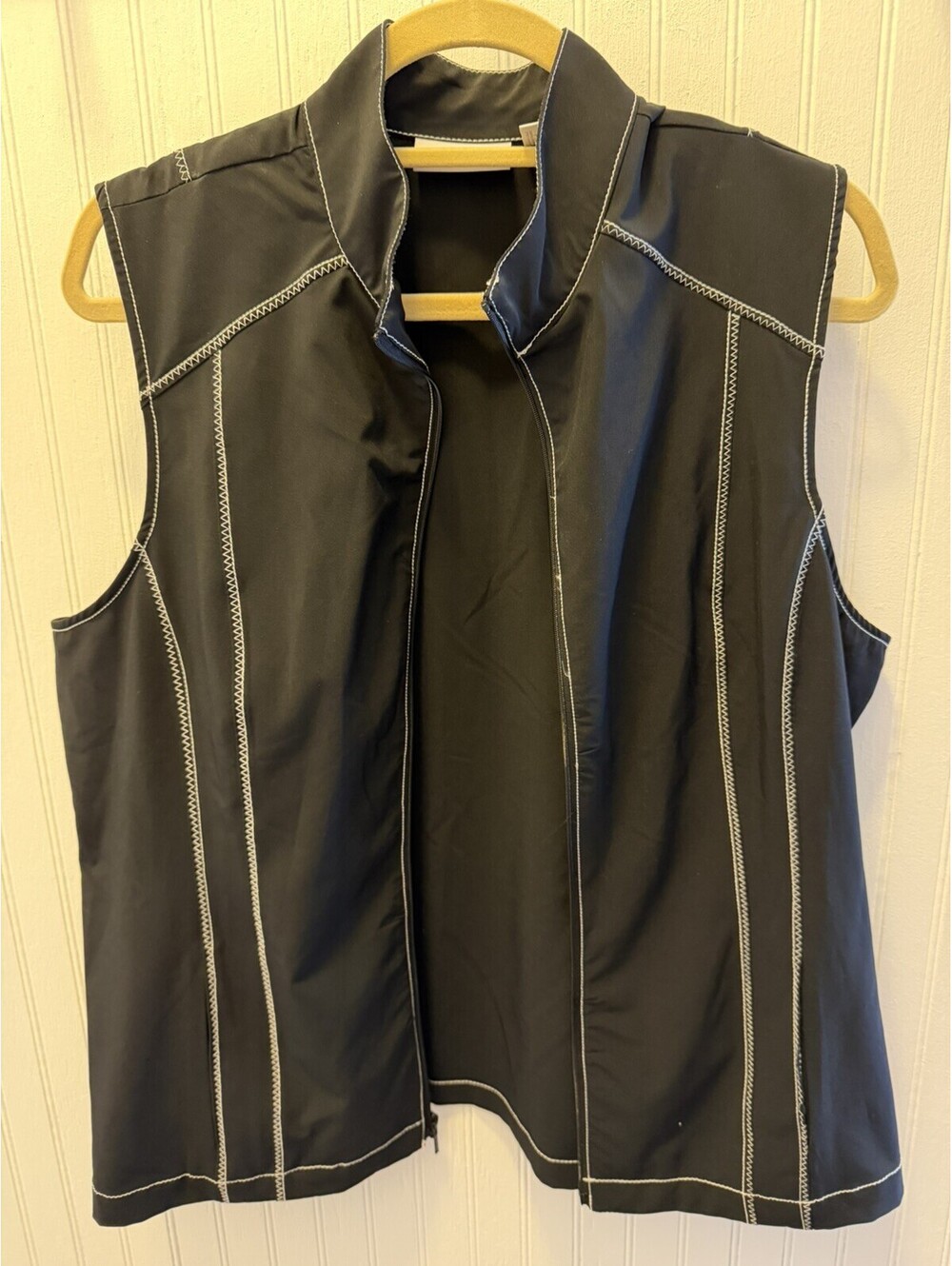 Weekends by Chico Black Vest size 2(xl)